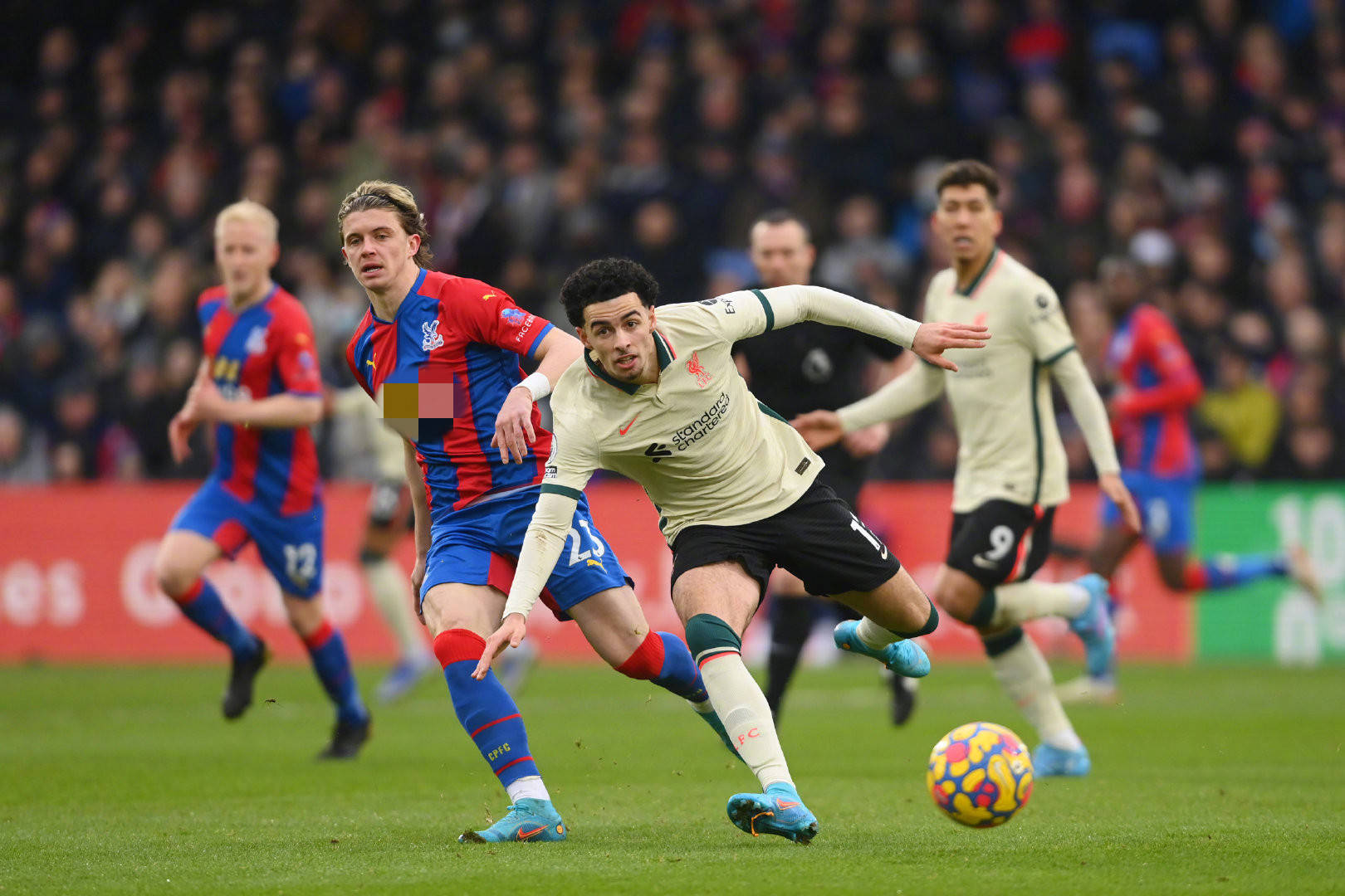 地限制了他 地限制了他